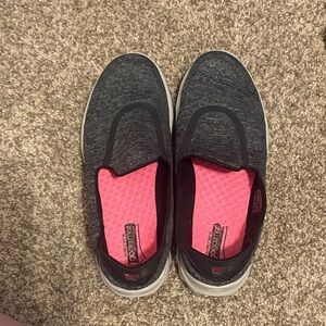 Skechers Women's Black and Pink Slip-On Sneakers